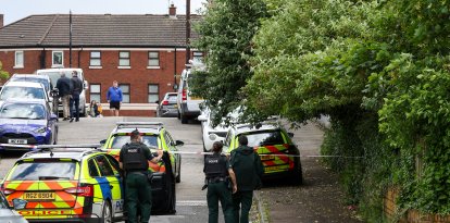 La policía trabaja en la escena de un apuñalamiento en el norte de Belfast