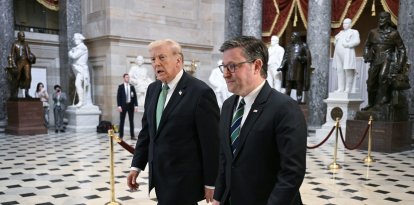 El presidente Donald Trump y el presidente de la Cámara de Representantes, Mike Johnson.