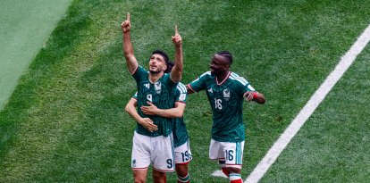 Raul Jimenez celebrates scoring his team's second goal/ Rodrigo Oropeza