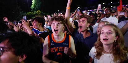 Fans de los Knicks en Central Park este sábado.