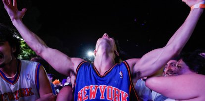Los aficionados de los Knicks celebran en Central Park (Archivo)