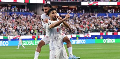 El jugador iraní Mohammad Mohebbi celebra su tanto ante Nueva Zelanda