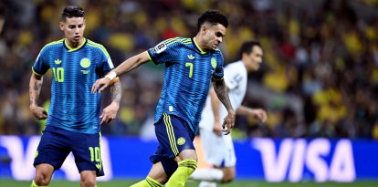 El delantero colombiano n.º 07, Luis Díaz, corre con el balón durante el partido de fútbol del Grupo K del Mundial de 2026 entre Uzbekistán y Colombia, disputado en el Estadio de la Ciudad de México, en la Ciudad de México, el 17 de junio de 2026.