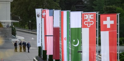 Las banderas de Suiza, Estados Unidos, Qatar, Pakistán y el cantón suizo de Nidwalden