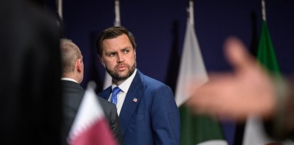 Vance, observa antes de una reunión cuadrilateral entre Estados Unidos, Irán, Pakistán y Qatar en el complejo hotelero de lujo Burgenstock