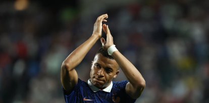 Kylian Mbappé celebra la victoria de Francia.