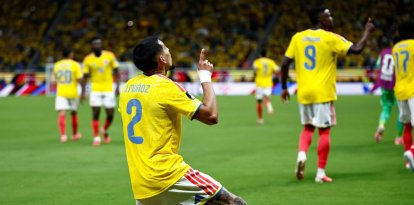 Daniel Muñoz, número 2 del ranking, celebra el primer gol de su equipo durante el partido de fútbol del Grupo K del Mundial 2026 entre Colombia y la República Democrática del Congo