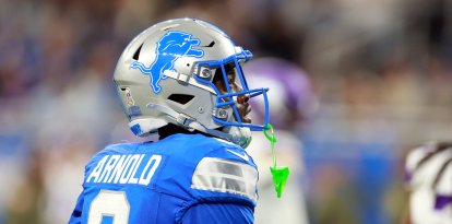 El cornerback Terrion Arnold (6) de los Detroit Lions