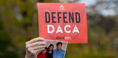 Activistas a favor de DACA frente a la Corte Suprema/ Saul Loeb