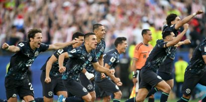 Los jugadores de Paraguay celebran tras ganar la tanda de penaltis