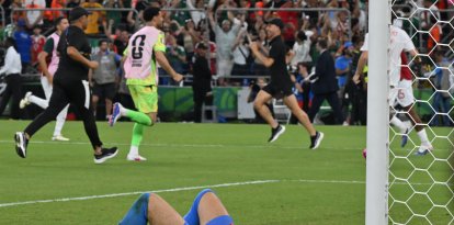 El portero de la selección de los Países Bajos, el número 01, Bart Verbruggen, reacciona tras la derrota en la tanda de penaltis durante el partido de la ronda de 32 del Mundial de 2026 entre los Países Bajos y Marruecos, disputado en el Estadio de Monterrey, en Guadalupe, el 29 de junio de 2026.