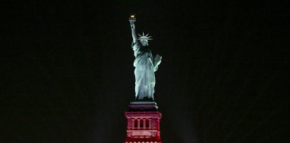 Estatua de la Libertad iluminada para una celebración (Archivo)