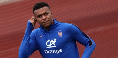El delantero francés Kylian Mbappé entrenando en Boston