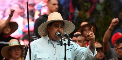 Nicolás Maduro amenazando con una espada pocas semanas antes de su captura.