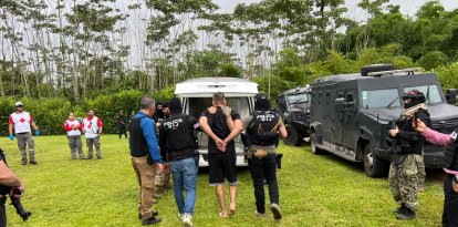 Agentes escoltan al presunto narcotraficante Alejandro Arias Monge