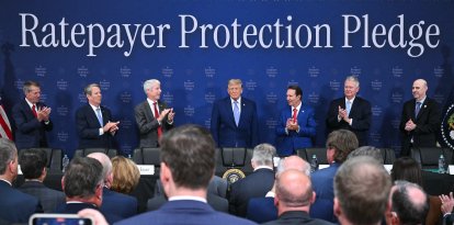 Donald Trump junto a gobernadores en la Casa Blanca/ Saul Loeb