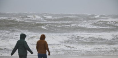 Una tormenta azota la costa (Imagen de archivo)