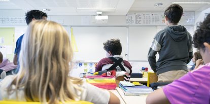 Niños en un colegio (Imagen de archivo)