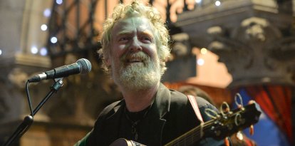 Glen Hansard takes part in the annual Christmas Eve busk in aid of the Dublin Simon Community
