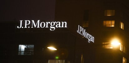 Logo de JPMorgan en Varsovia, Polonia/ JAKUB PORZYCKI