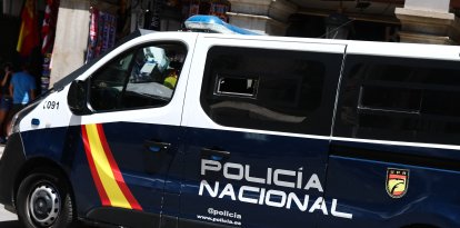 Se ve un coche de la Policía Nacional española en una calle de Madrid, España, el 27 de junio de 2022.