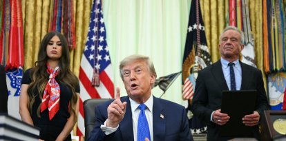Donald Trump habla tras firmar una orden ejecutiva que exige más investigación y flexibilidad en materia de vacunas, este 10 de agosto.