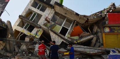 Buscan supervivientes entre los escombros en Pereira, Colombia