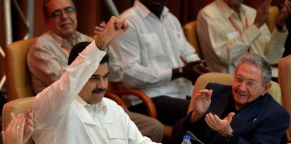El exdictador venezolano Nicolás Maduro y el cubano Raúl Castro (Archivo)