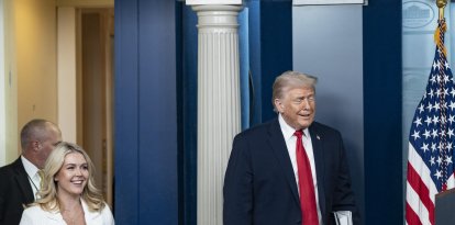 Karoline Leavitt junto a Donald Trump/ Andrew Thomas