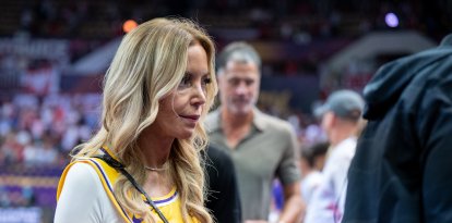 jeanie buss