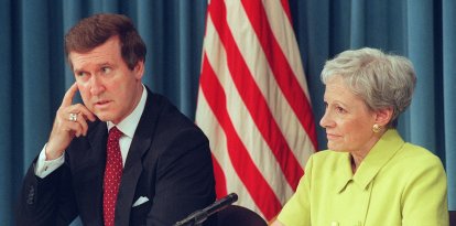 William Cohen junto a Nancy Kassebaum en 1997/ Joyce NALTCHAYAN
