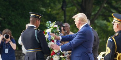 Donald Trump visita el cementerio de Arlington, imagen de archivo/ Andrew Leyden