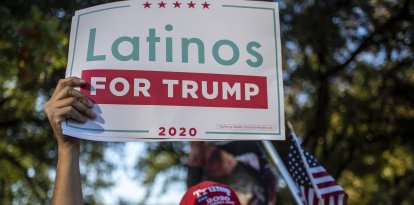 Imagen de seguidores hispanos del presidente Trump
