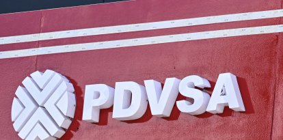 El logo de Petróleos de Venezuela Sociedad Anónima en una estación de servicio en Venezuela.