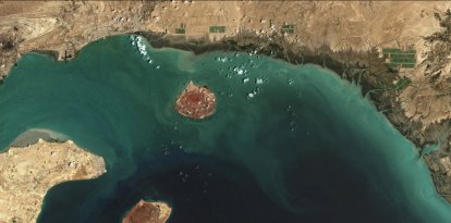 Esta imagen satelital muestra una vista panorámica de la parte norte del Estrecho de Ormuz