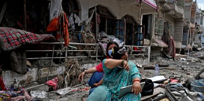 Personas luego del alud en Nepal (Archivo)