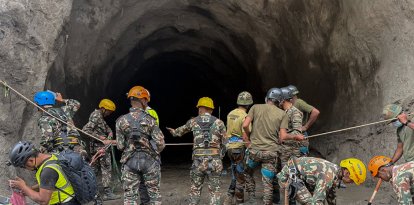 El Ejército lleva a cabo una operación de rescate en el sitio de un túnel del proyecto hidroeléctrico en Rasuwa.