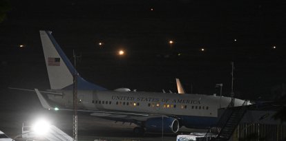 El avión que transportaba al secretario de Energía, Chris Wright, tras aterrizar en el Aeropuerto Internacional Simón Bolívar en Maiquetía, en La Guaira, este 1 de septiembre.