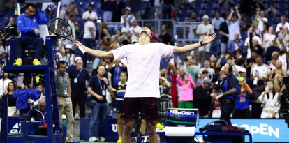 El alemán Alexander Zverev celebra tras derrotar al italiano Lorenzo Sonego durante el partido de primera ronda del torneo individual masculino de tenis, celebrado en la tercera jornada del US Open en el Centro Nacional de Tenis USTA Billie Jean King de Nueva York, en la madrugada del 2 de septiembre de 2026.