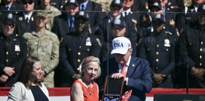 Donald Trump junto a Alison Crowther/ Alex Wroblewski