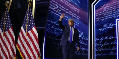 Donald Trump se despide tras concluir su intervención en la convención republicana