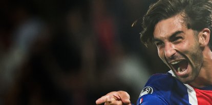El delantero español del París Saint-Germain, el número 9, Ferran Torres, celebra tras marcar el quinto gol de su equipo durante la primera jornada de la fase de grupos de la Liga de Campeones de la UEFA, en el partido de fútbol entre el París Saint-Germain (PSG) y el Slovan de Bratislava, disputado en el estadio Parc des Princes de París el 9 de septiembre de 2026.