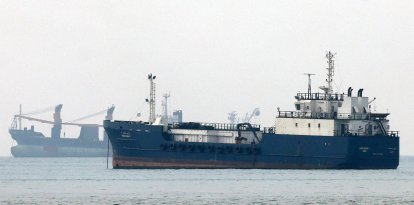 Embarcación atraviesa el estrecho de Ormuz/ ATTA KENARE
