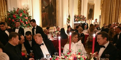 XI Jinping (I) y Donald Trump hablan durante la Cena de Estado