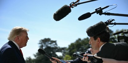 El presidente Trump hablando con la prensa, en la Casa Blanca, este 1 de octubre.