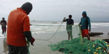 Los pescadores artesanales del Pacífico oriental sufren el impacto del calentamiento oceánico provocado por el fenómeno de El Niño
