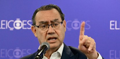 Augusto Cury del partido Avante habla con los medios