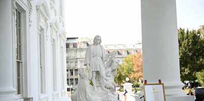 Una estatua de Cristóbal Colón antes de su traslado definitivo a la Casa Blanca