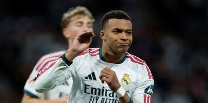 El delantero francés del Real Madrid, Kylian Mbappé celebra el tercer gol de su equipo.