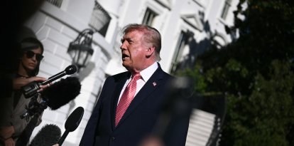 Donald Trump respondiendo a la prensa, este 19 de octubre, en la Casa Blanca.